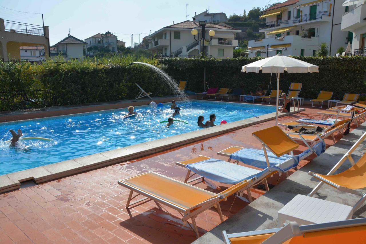 Residence Mare Verde Pietra Ligure Eksteriør billede