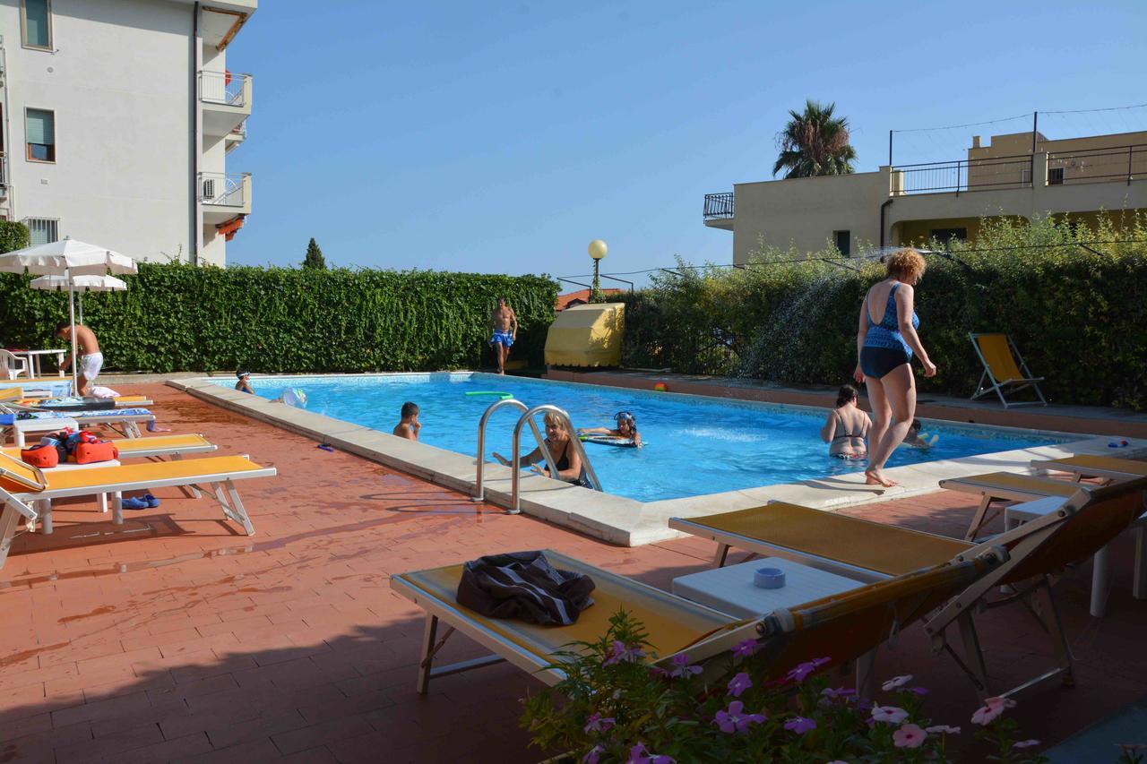 Residence Mare Verde Pietra Ligure Eksteriør billede