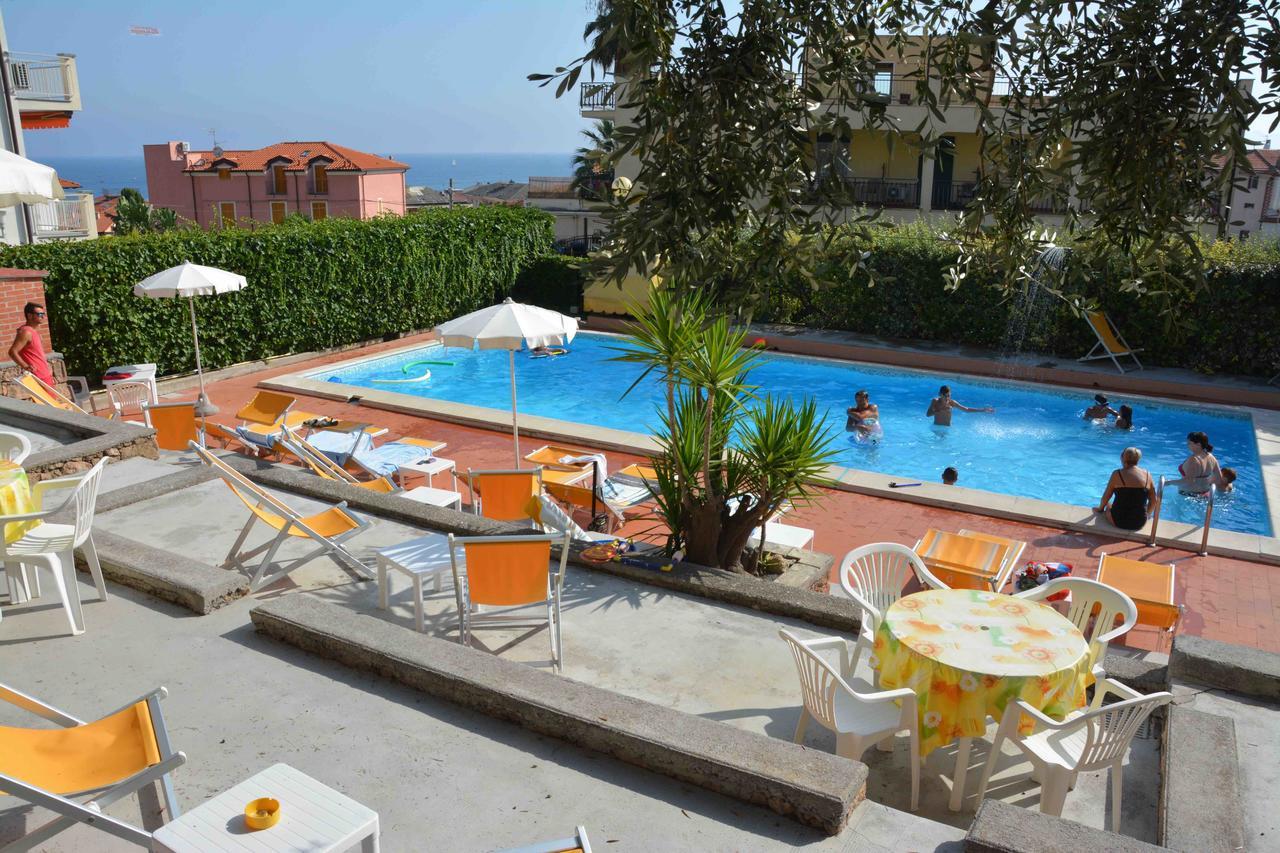 Residence Mare Verde Pietra Ligure Eksteriør billede