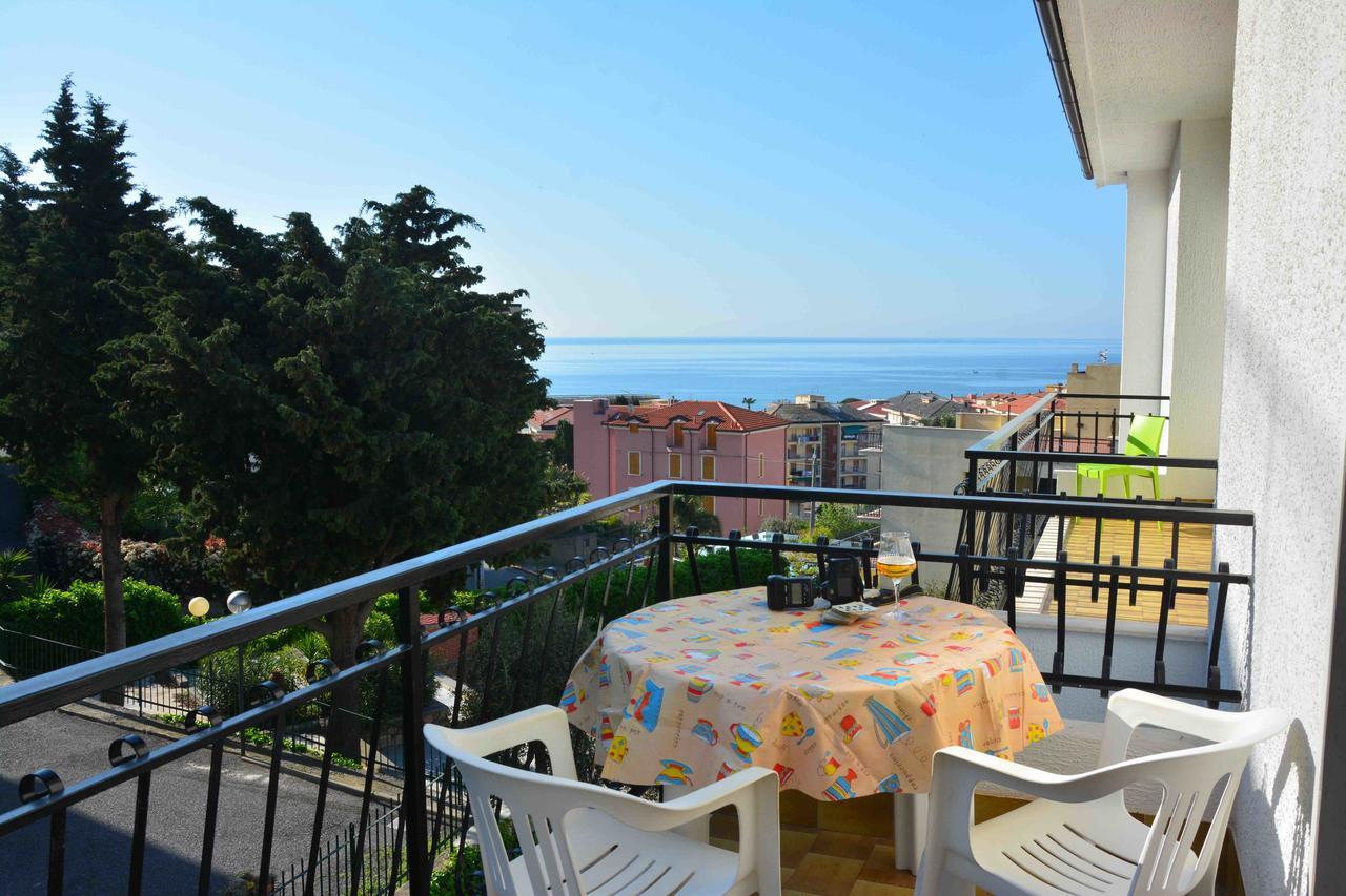 Residence Mare Verde Pietra Ligure Eksteriør billede
